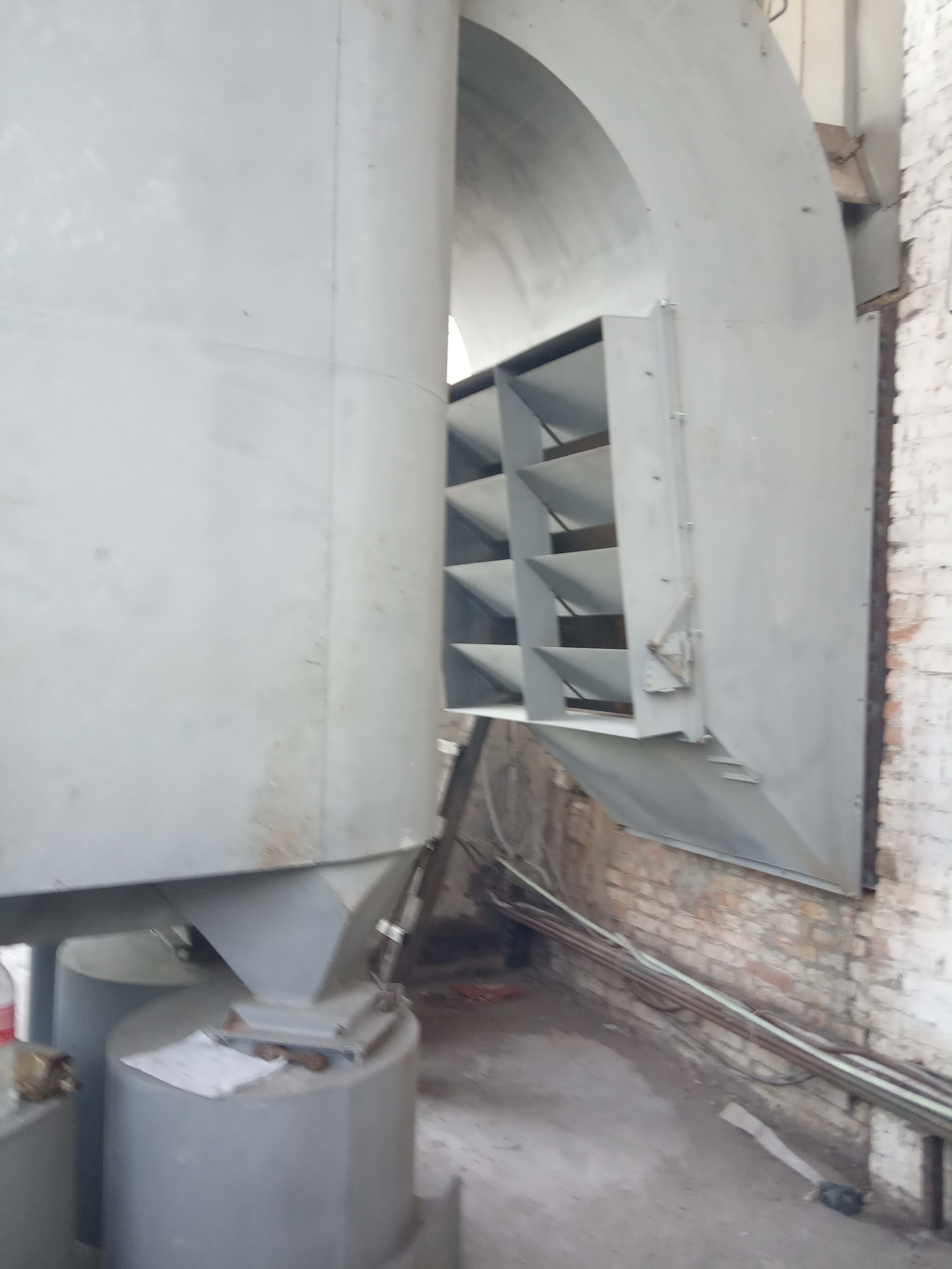 Купити допоміжне обладнання: шибери, повітроводи, ємності