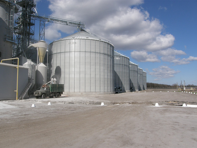 Плоскодонні сховища зерна Brock