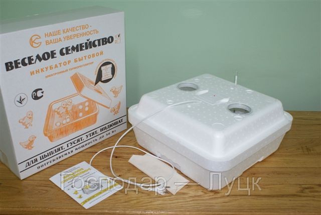 Інкубатор Веселе сімейство з теном, електронним терморегулятором на 80 яєць