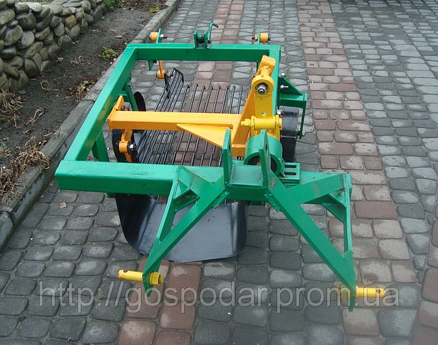 Картоплекопач тракторний для збору картоплі й коренеплодів