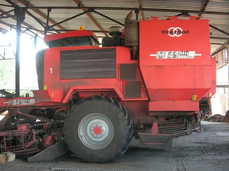 Комбайн бурякозбиральний Matrot M41