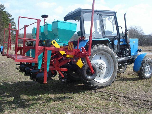 МАШИНА ДЛЯ САДІННЯ ЦИБУЛІ-СІЯНКИ