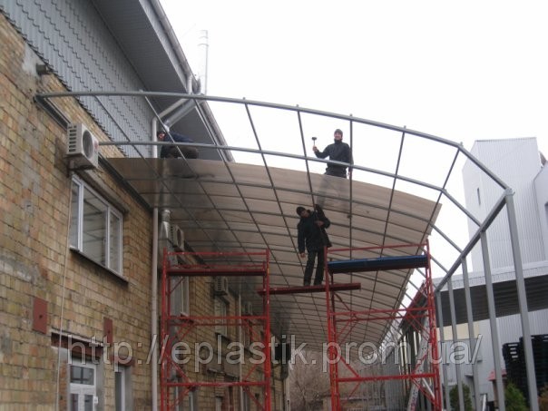 Монтаж сотового полікарбонату