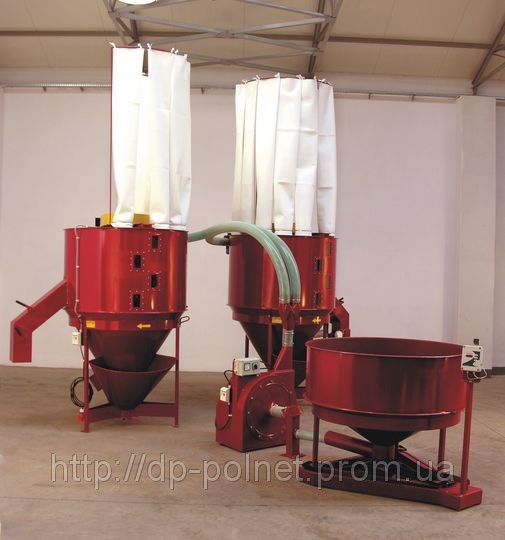 ВЕРТИКАЛЬНИЙ ЗМІШУВАЧ КОРМУ 1000 кг