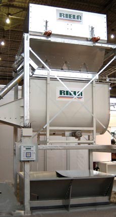 Змішувачі для приготування комбікормів