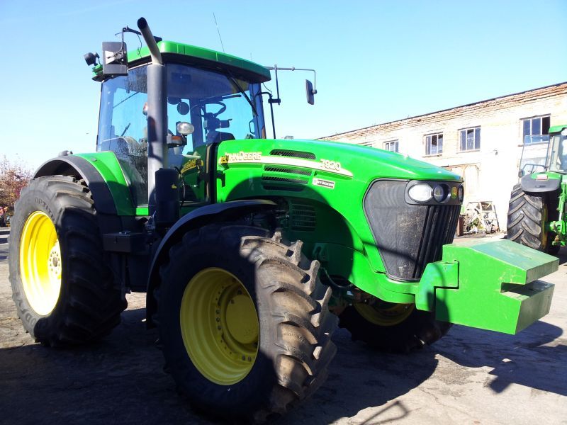 Трактор John Deere 7920