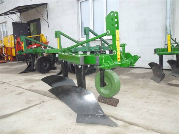 Плуг двокорпусний 2*20