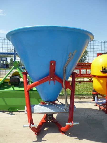 Розкидачі мінеральних добрив 300-500 кг