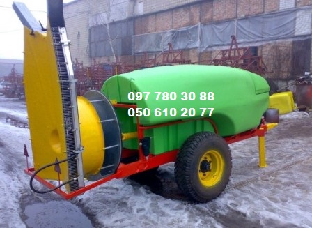 Вентиляторний обприскувач садовий Вихор-2000