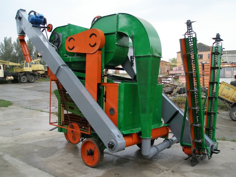 Очищувач оберемка самопередвижной. Запчастини.