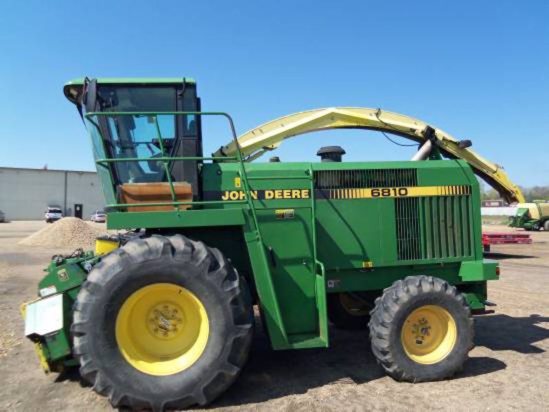 Комбайн кормозбиральний JOHN DEERE 6810