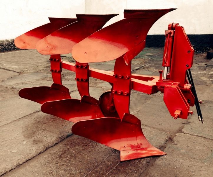 Плуг оборотний 3-х корпусний ПОА 3-35