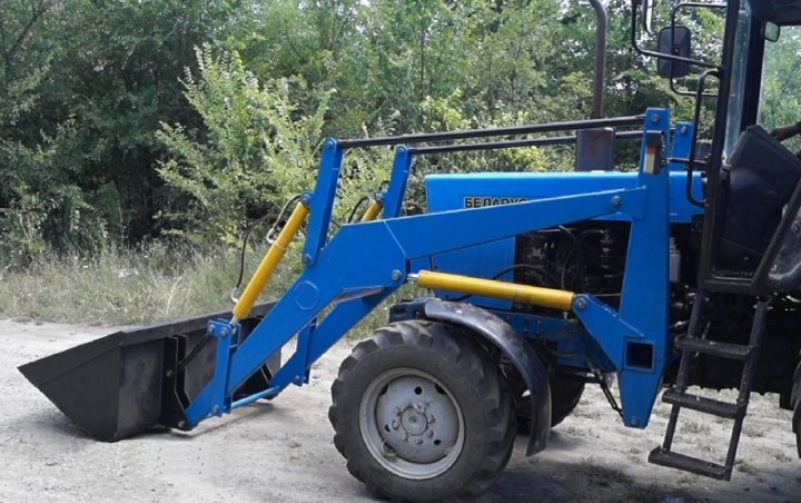 Навантажувач фронтальний навісний