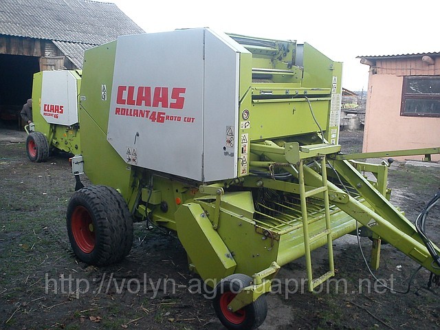 Прес-підбирач рулонний